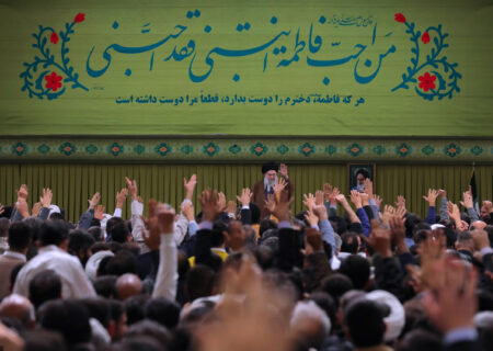 مراسم سه ساعته جشن میلاد حضرت زهرا سلام‌الله‌علیها در حسینیه امام خمینی(ره) با حضور رهبر انقلاب
