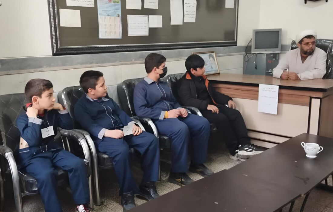 برگزاری جلسه روحانی طرح امین با یاوران امین در دبستان شهدای شیخآباد 1