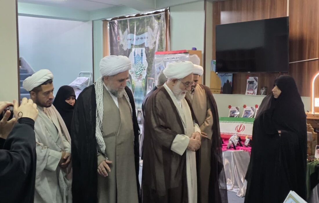 بازدید قائم‌مقام مدیر حوزه علمیه قم از نمایشگاه تجارب فرهنگی‌تبلیغی مواکب خواهران مدارس امین قم