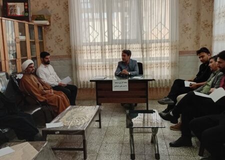حل مسائل تربیتی در مدارس امین قم؛ از کارگروه پیشگیری تا نصب پاسخ‌های برتر دانش‌آموزان
